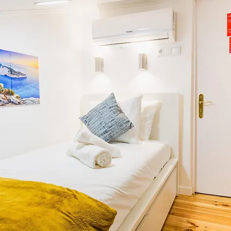 民宿 Quartos - Almirante Reis 4 Andar *