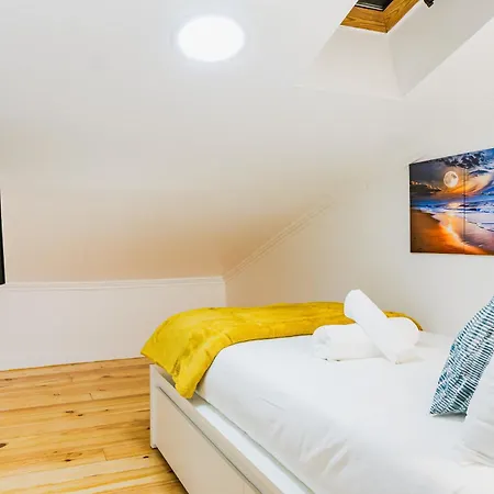 Quartos - Almirante Reis 4 Andar 홈스테이 *